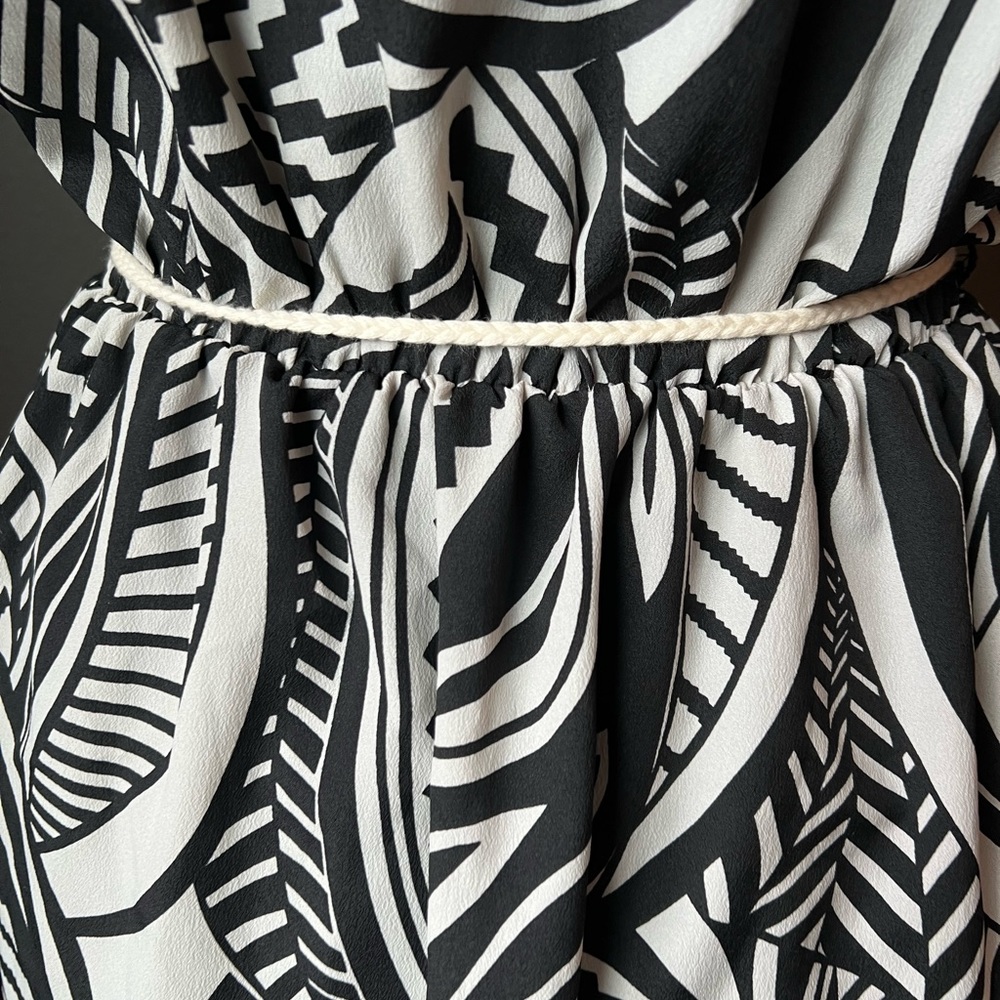 Forever 21 black/white dress - Picture 3 of 5